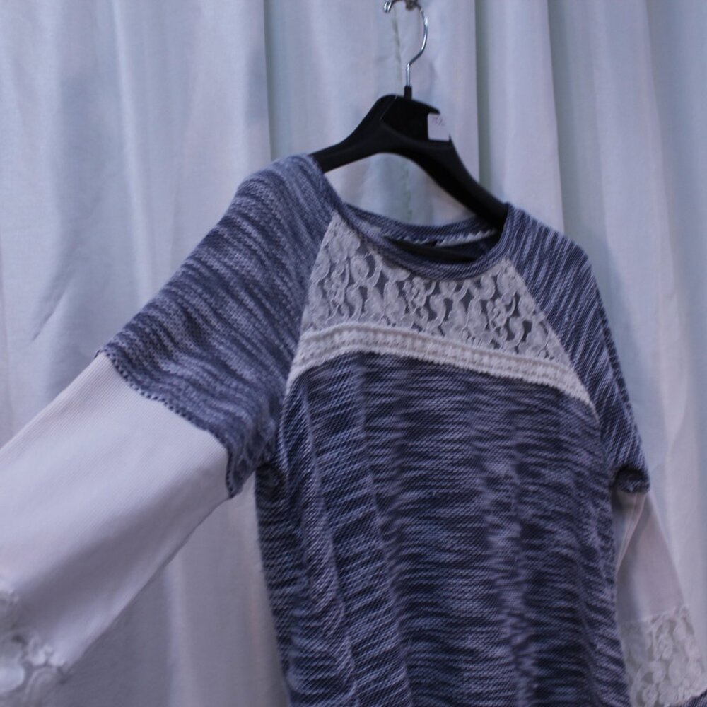 Annabelle Navy and Cream Lace Accent Blouse - Picture 4 of 10